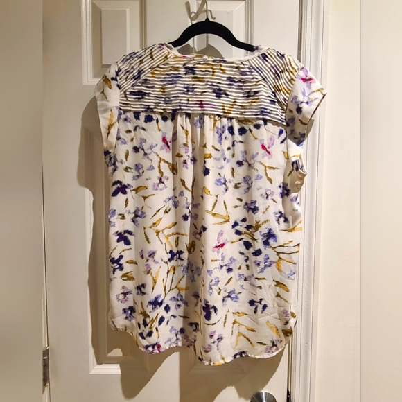 Danielrainn Short Sleeved Floral Blouse - Picture 2 of 3